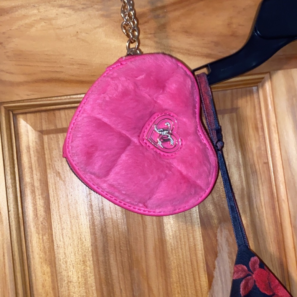 Let’s get cozy Pink Heart-Shaped Wallet with Chain Strap